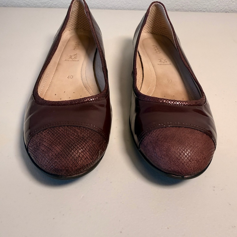 Ecco Ballet Flats Patent Snakeskin Leather Womens Burgundy 40 Cap Toe